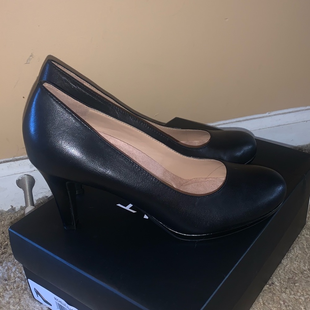 NWT Naturalizer Michelle pumps